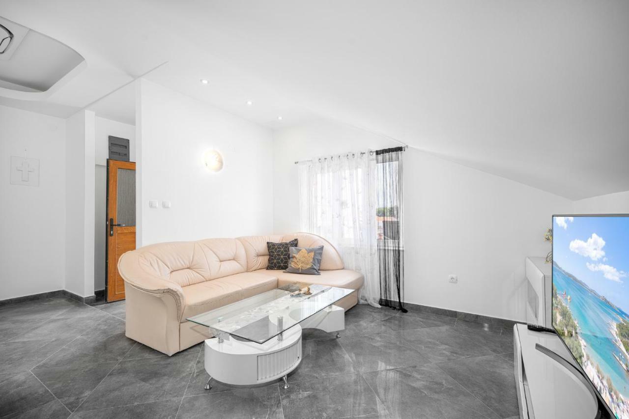 Apartments Lipic Vodice Buitenkant foto